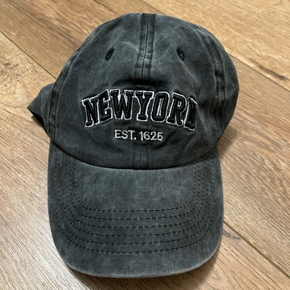 Lot of 2 hats - Picture 5 of 5